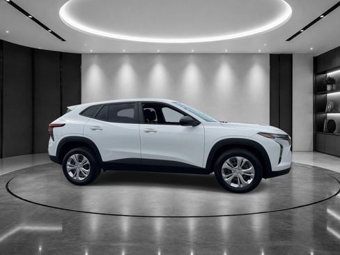 Certified 2024 Chevrolet Trax LS FWD image 5