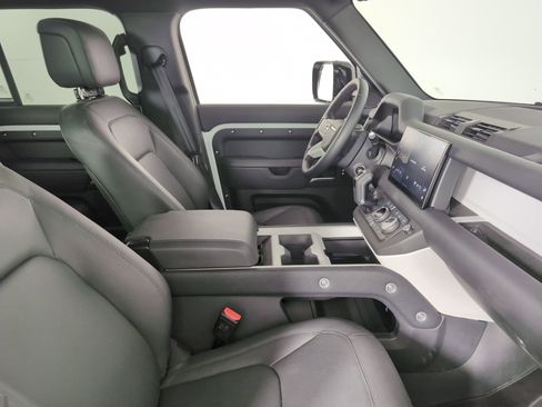 Used 2025 Land Rover Defender 110 S image 19