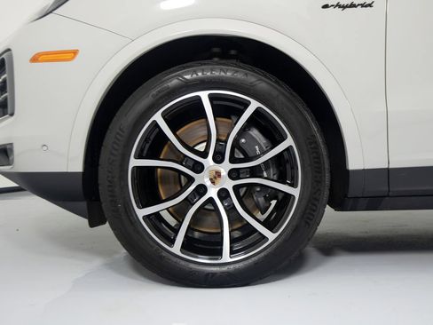 Certified 2026 Porsche Cayenne E-Hybrid AWD/4WD image 14
