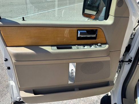 Used 2007 Lincoln Navigator 2WD image 12