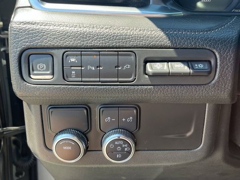 Used 2021 GMC Yukon Denali image 12