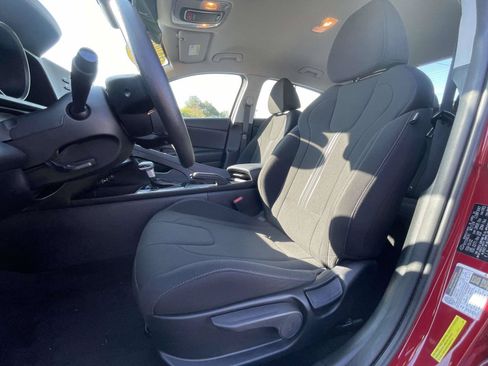 Used 2022 Hyundai Elantra SEL FWD image 16