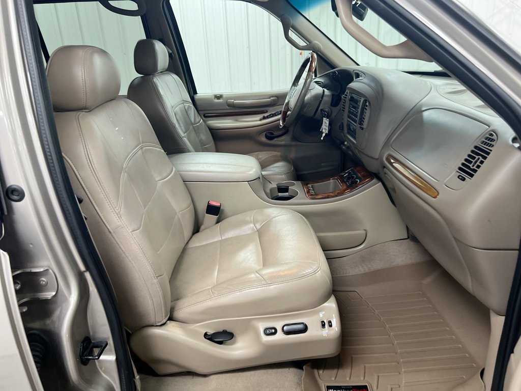 Used 2001 Lincoln Navigator 4WD image 21