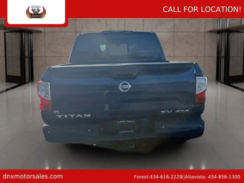Used 2017 Nissan Titan SV image 4