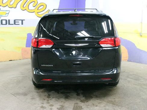Used 2020 Chrysler Voyager Lxi FWD image 7