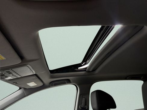 Used 2022 Honda CR-V Touring image 13