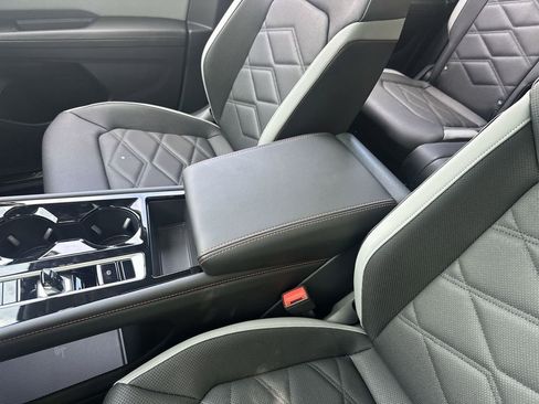 New 2025 Volkswagen Atlas Peak Edition SE image 21