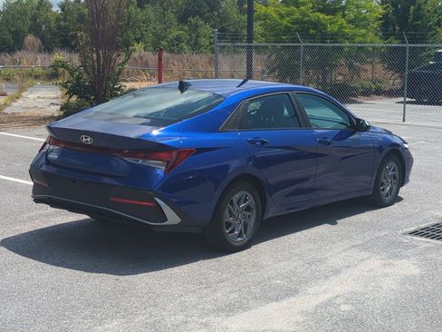 Used 2024 Hyundai Elantra SEL FWD image 4