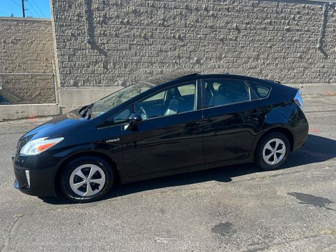Used 2013 Toyota Prius Four w/ Deluxe Solar Roof Pkg FWD image 8