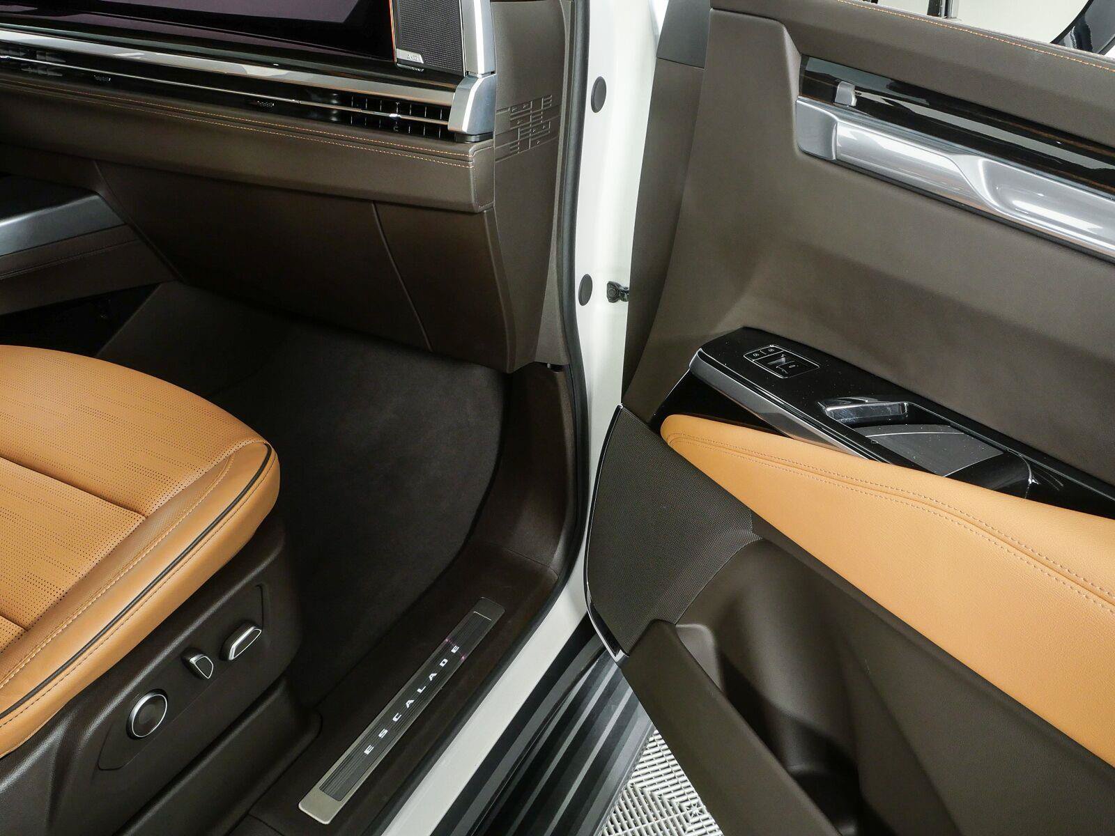 Used 2025 Cadillac Escalade Premium Luxury w/ LPO, Radiant Package RWD image 26