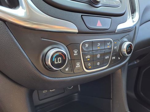Used 2021 Chevrolet Equinox LT image 17