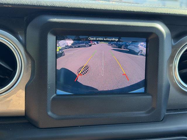 Used 2018 Jeep Wrangler Unlimited Sahara AWD/4WD image 22