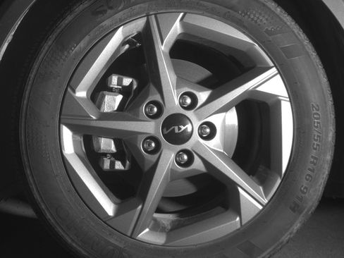 Used 2025 Kia K4 LXS image 11