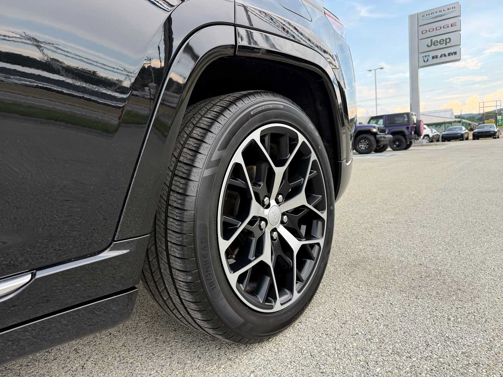 Certified 2023 Jeep Grand Cherokee Summit AWD/4WD image 26