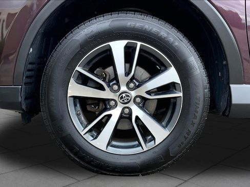 Used 2017 Toyota RAV4 XLE AWD/4WD image 11