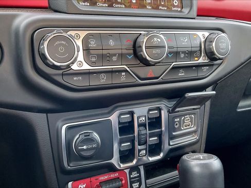 Used 2023 Jeep Gladiator Rubicon w/ Cold Weather Group AWD/4WD image 33