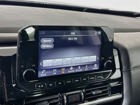 Used 2025 Nissan Pathfinder SL FWD image 19