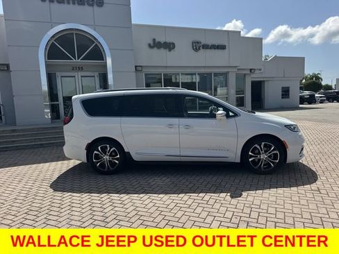 Used 2022 Chrysler Pacifica Pinnacle FWD image 6