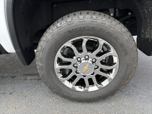 New 2026 Chevrolet Silverado 2500 LTZ w/ LTZ Convenience Package AWD/4WD image 19