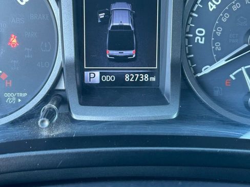 Used 2017 Toyota Tacoma TRD Off-Road w/ Tow Package (A/T) image 19