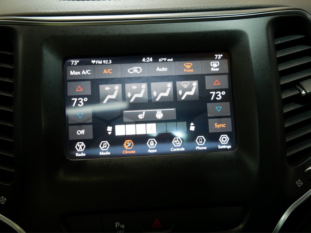 Used 2019 Jeep Cherokee Latitude Plus w/ Comfort/Convenience Group AWD/4WD image 15