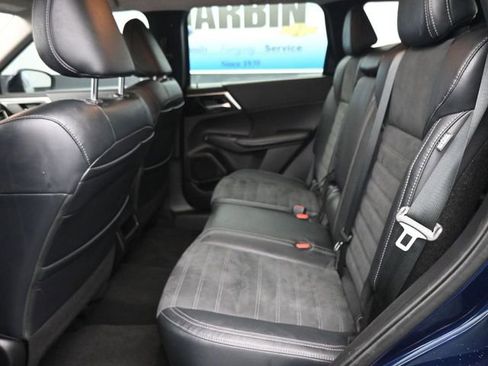 Used 2022 Mitsubishi Outlander SE image 10