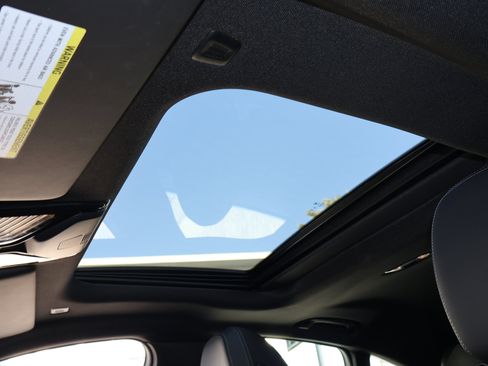 Used 2025 BMW i4 xDrive40i w/ Parking Assistance Package image 5