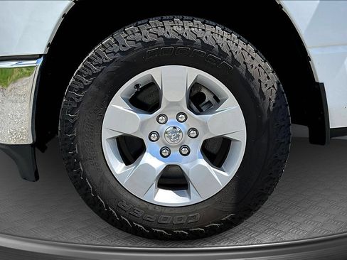 Used 2020 RAM 1500 Big Horn AWD/4WD image 34