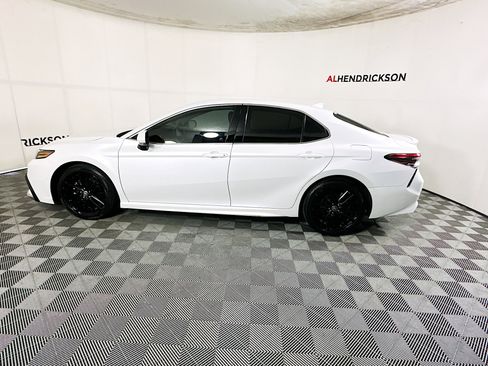 Used 2022 Toyota Camry XSE image 6