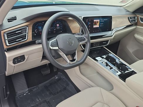 Certified 2026 Volkswagen Atlas SE w/ Panoramic Sunroof Package FWD image 17