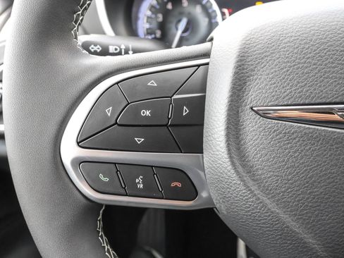 New 2026 Chrysler Pacifica Select image 23