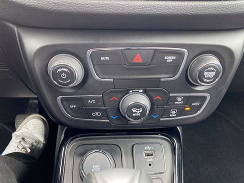 Used 2019 Jeep Compass Limited image 42