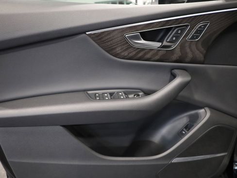 Used 2021 Audi Q8 Prestige w/ Prestige Package image 14