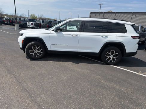 Used 2023 Jeep Grand Cherokee L Limited AWD/4WD image 4