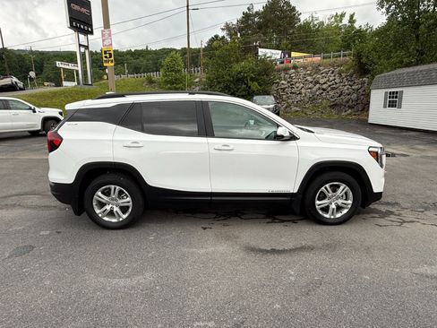 Used 2024 GMC Terrain SLE w/ Driver Convenience Package AWD/4WD image 6