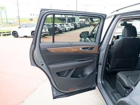New 2026 Volkswagen Atlas SE FWD image 14