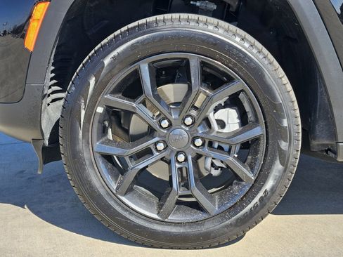 New 2025 Jeep Grand Cherokee Limited image 12