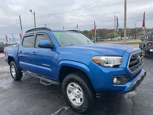 Used 2016 Toyota Tacoma SR5 w/ Towing Package image 3