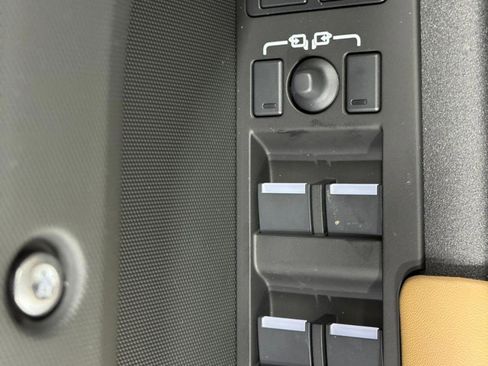 New 2026 Land Rover Defender 110 V8 image 24