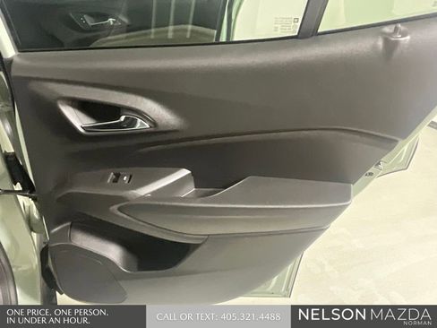 Used 2024 Chevrolet Trax ACTIV w/ Sunroof Package FWD image 22