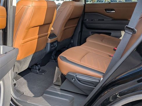 New 2025 Nissan Pathfinder Platinum w/ Lighting Package (N92) image 18