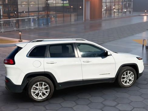 Used 2016 Jeep Cherokee Latitude w/ Cold Weather Group AWD/4WD image 14