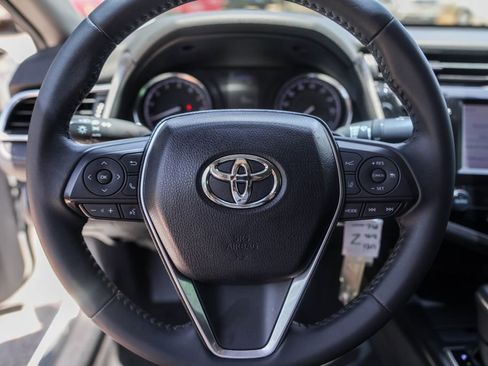 Used 2018 Toyota Camry SE FWD image 12