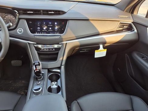 New 2025 Cadillac XT6 Luxury image 18