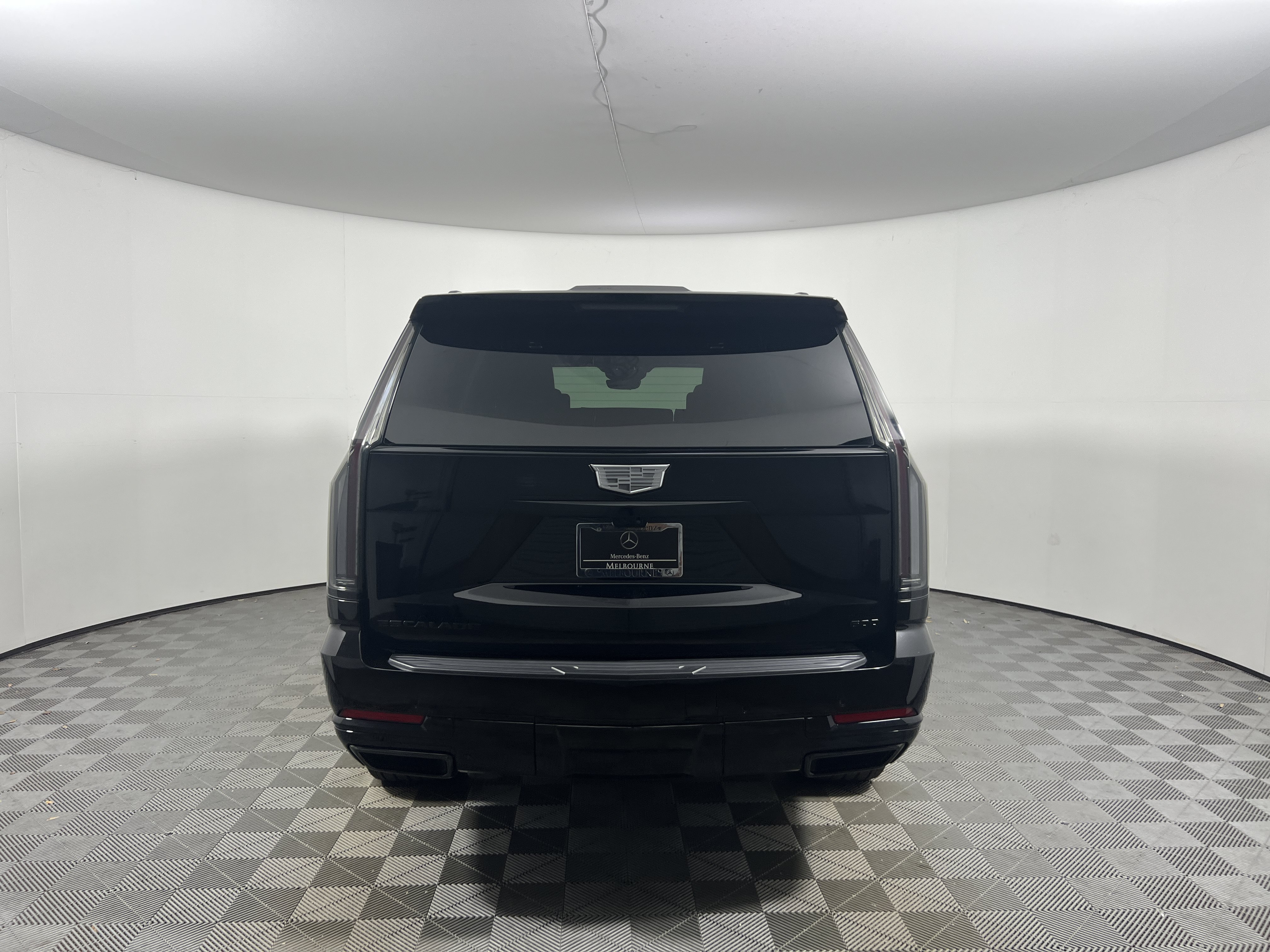 Used 2026 Cadillac Escalade Platinum Sport w/ LPO, ONYX Package AWD/4WD image 4