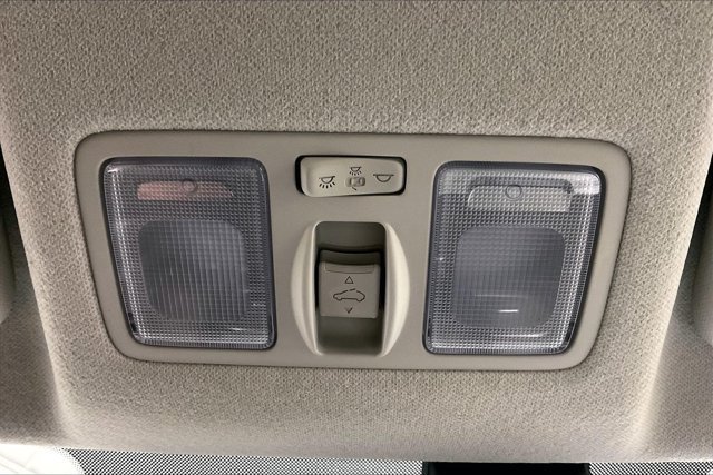 Used 2025 Hyundai Venue SEL FWD image 35