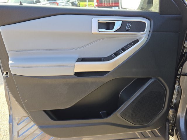 Used 2022 Ford Explorer XLT w/ Equipment Group 202A AWD/4WD image 18