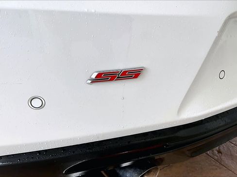 Used 2018 Chevrolet Camaro SS RWD image 9