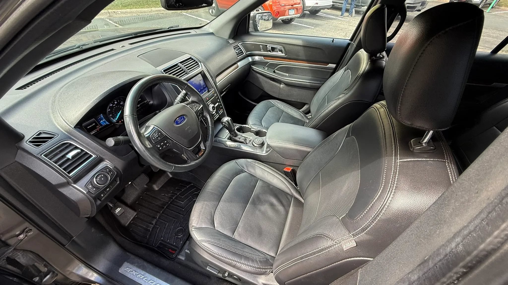 Used 2019 Ford Explorer Limited w/ Class III Trailer Tow Package AWD/4WD image 29