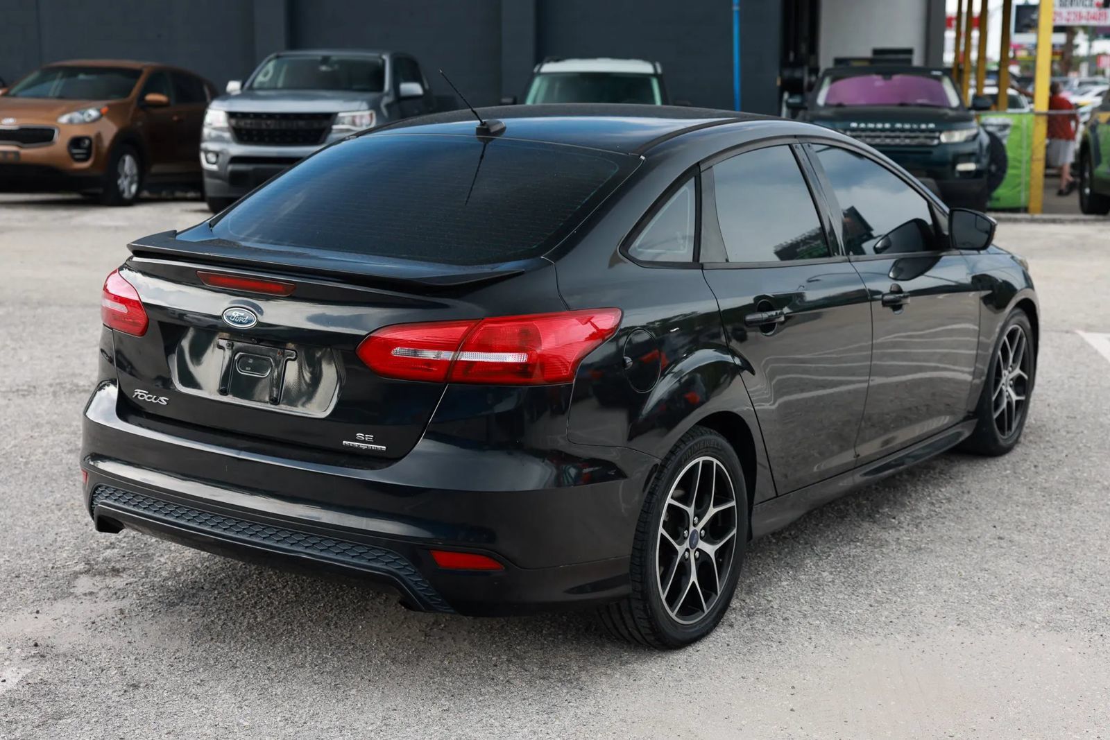 Used 2015 Ford Focus SE w/ SE Sport Package FWD image 7